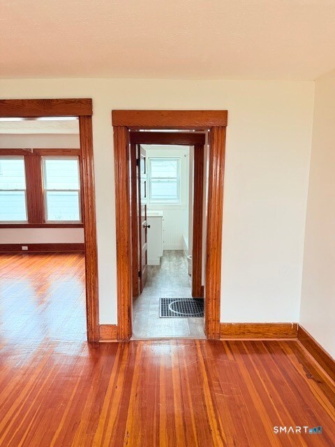 Building Photo - 84 Putnam St