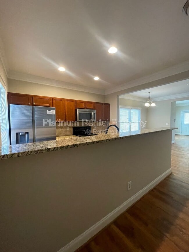 Building Photo - 750 Terry St SE