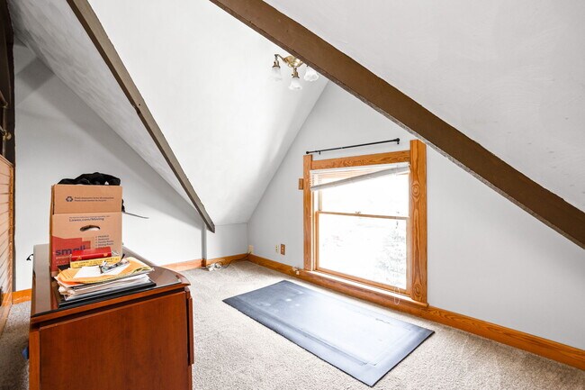 Building Photo - 319 E 13th St