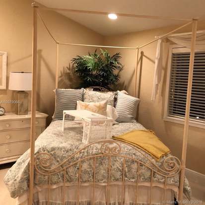 Building Photo - 270 Captains Walk