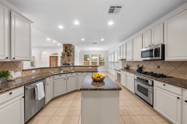 Building Photo - 9535 Empress Crossing Dr