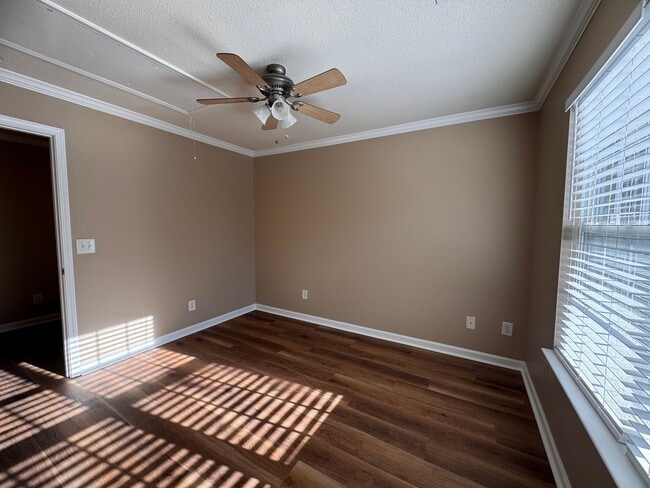 Building Photo - Fabulous 4BR 2.5 Home