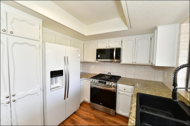 Building Photo - 5852 Mira Serena Dr