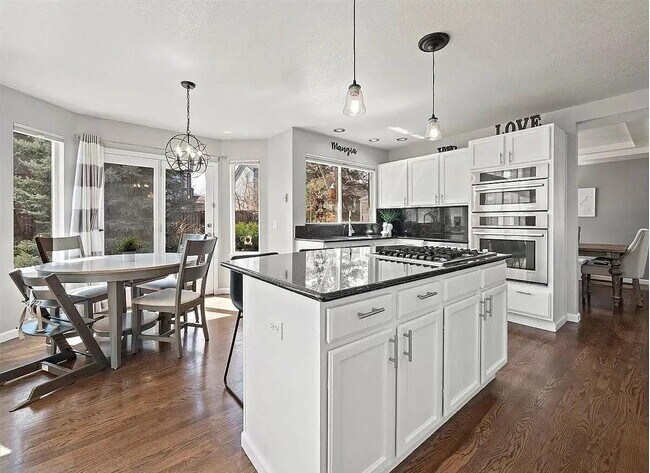 Building Photo - OMG this is a Stunning Large 5 BR House