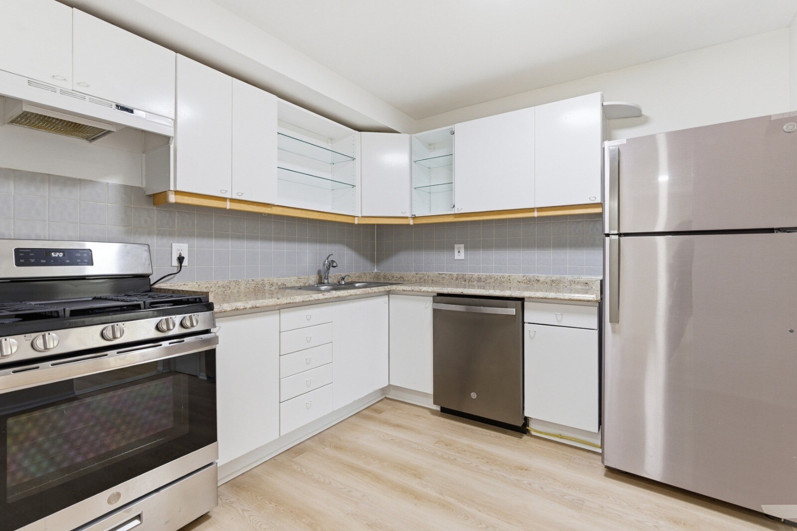 Building Photo - 491 College Dr