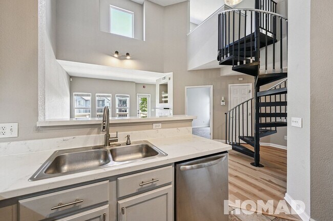 Building Photo - Spacious 3-Bed, 2-Bath Townhome with Garag...