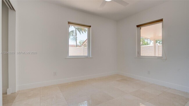 Building Photo - 500 SW 51st Ct