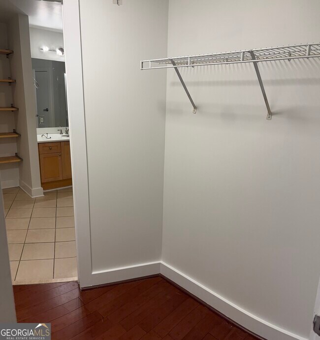 Building Photo - 204 Walker St SW