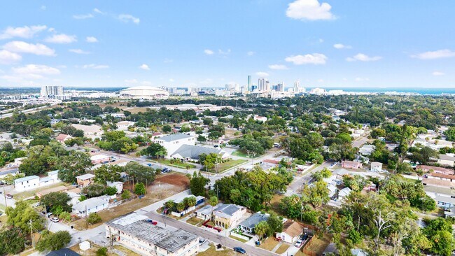 Building Photo - 1116 Upton Ct S