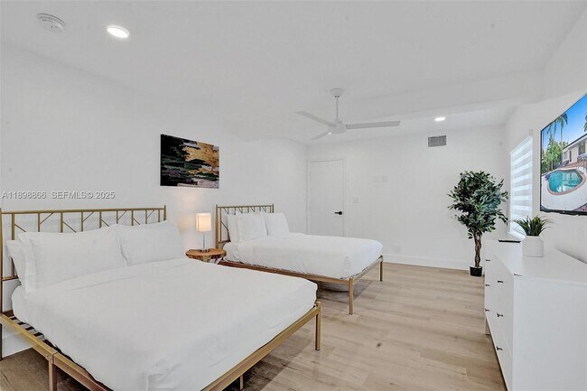 Building Photo - 725 Harrison St