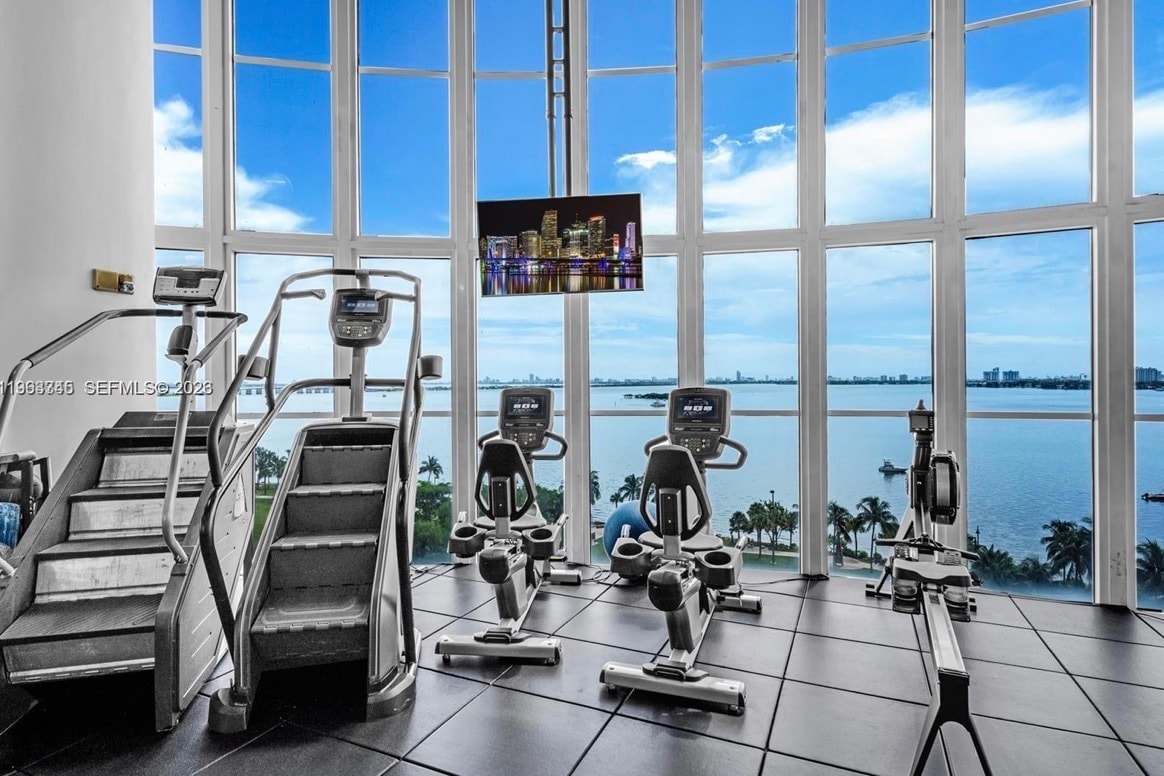 Building Photo - 1800 N Bayshore Dr