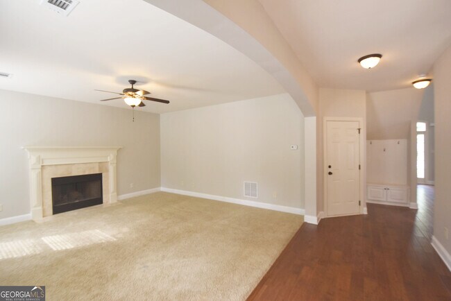 Building Photo - 606 Blackburn Ln