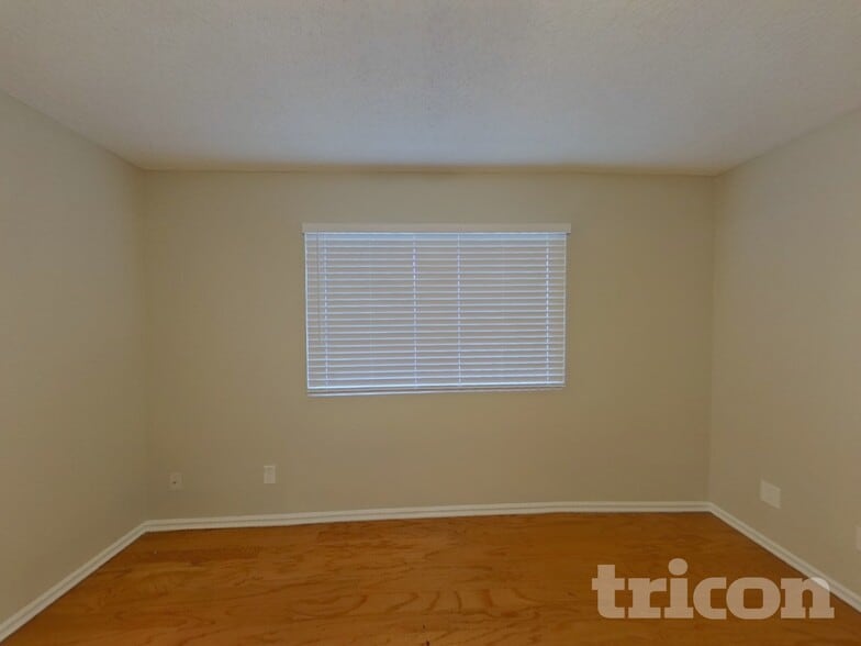 Building Photo - 9833 N 47th Dr