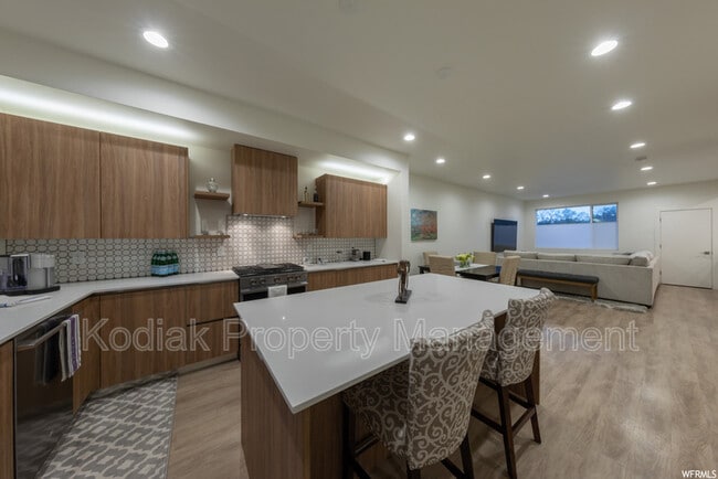 Building Photo - 1541 E Talo Ct