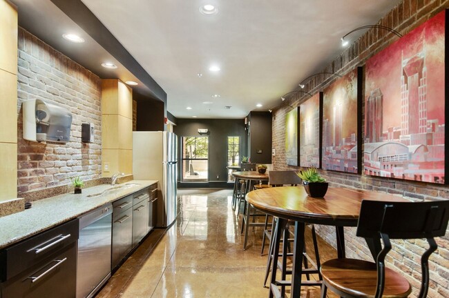 Building Photo - Fully Furnished Midtown Nashville Apartment