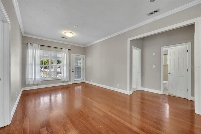 Building Photo - 1027 N Hampton Ave