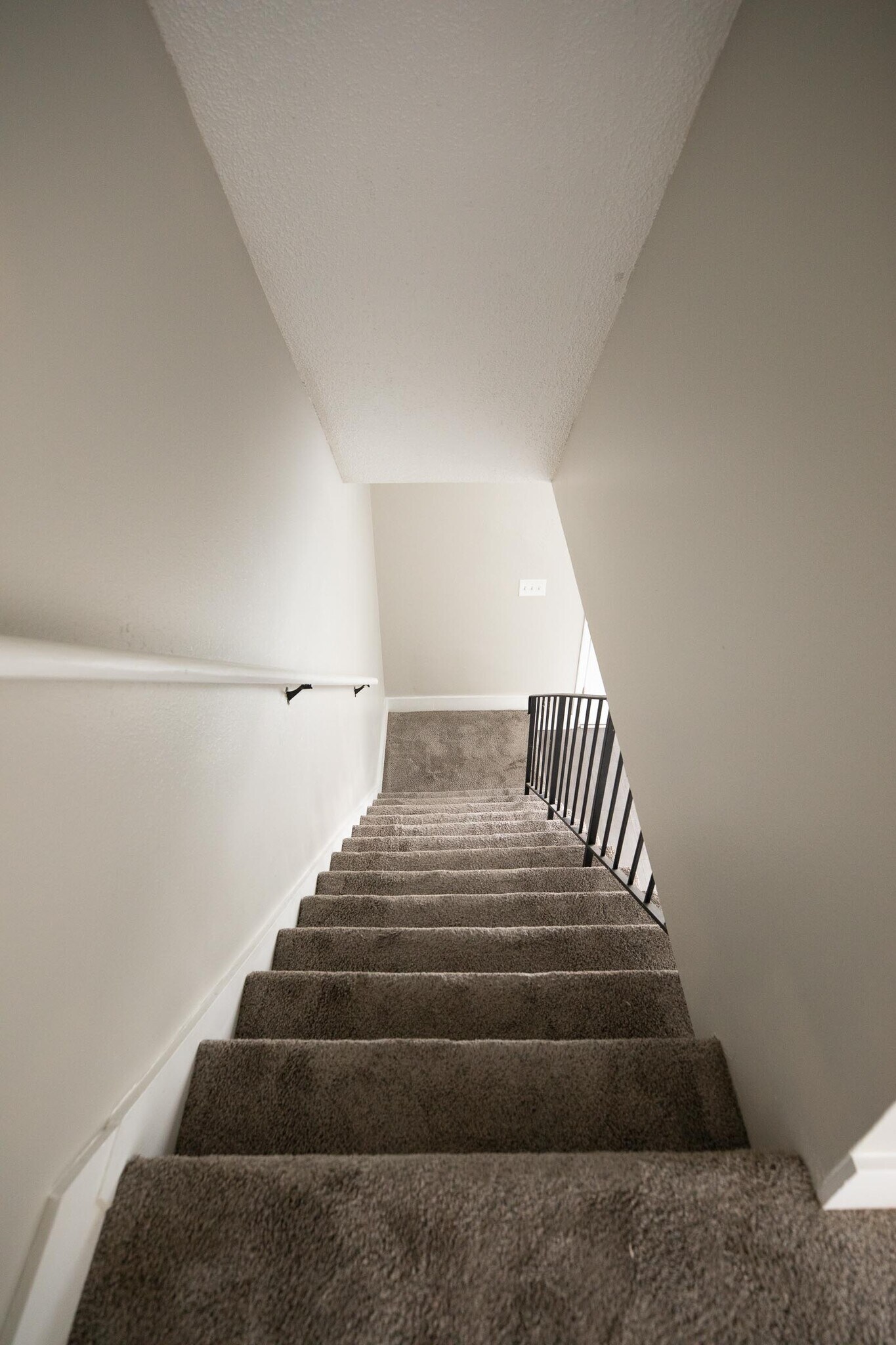 Building Photo - 905 N Mercer St