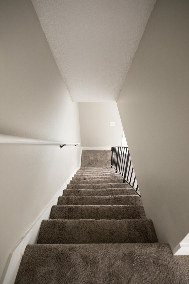 Building Photo - 905 N Mercer St