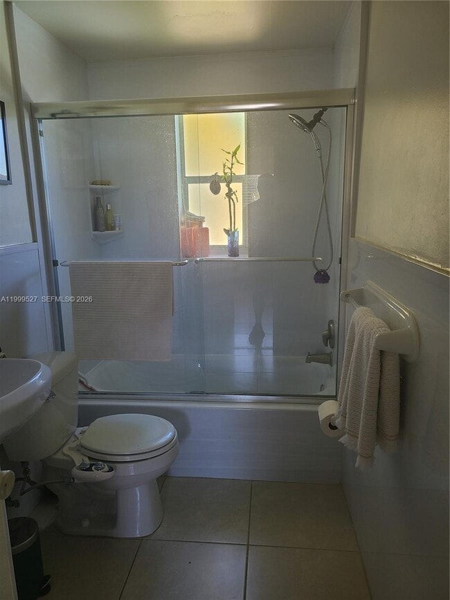 Building Photo - 729 NE 16th Ave