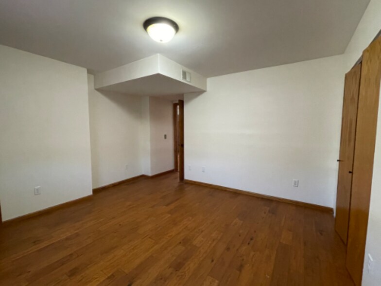 Building Photo - 1610 N Hume Ave