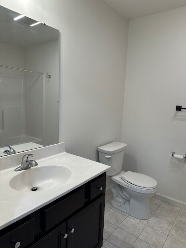 Building Photo - 7867 Oakbrook Dr