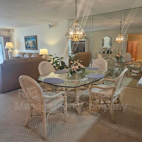 Building Photo - 6700 Dennis Cir