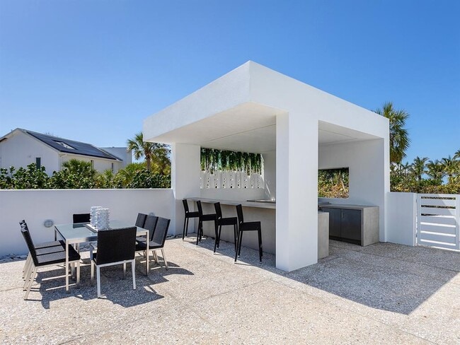 Building Photo - 7647 Sanderling Rd