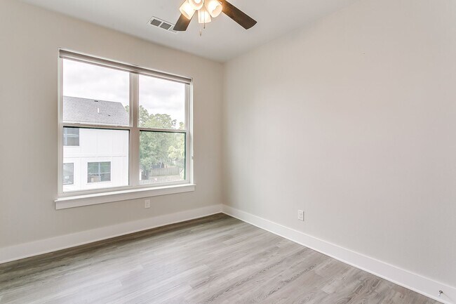 Building Photo - 3210 Forest Park Blvd