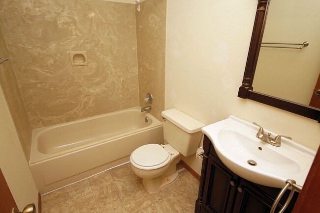 Building Photo - Waterfront Townhome in Central Niceville