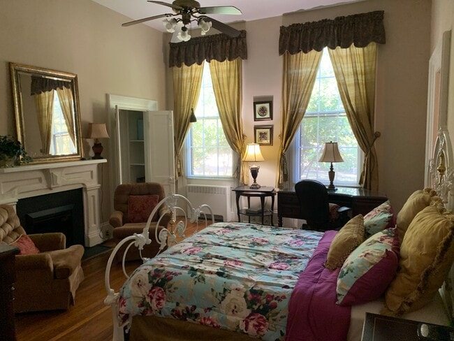 Building Photo - 105 Whitehead Ave NE