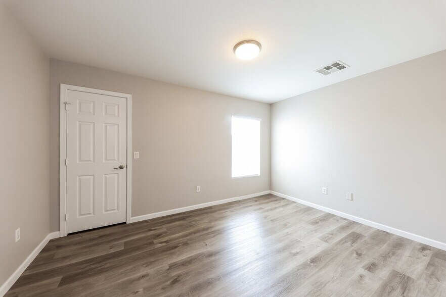 Building Photo - 34929 N 30th Dr