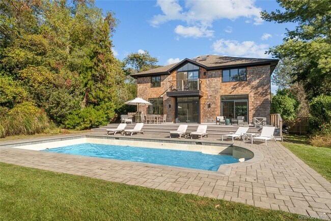 Building Photo - 15 Atterbury Rd