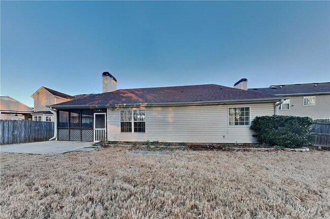 Building Photo - 230 Lake Valley Dr SW