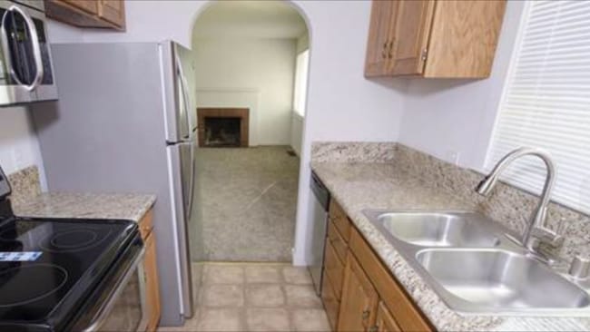 Building Photo - COUNTRY LIVING JUST OUTSIDE OF RENO!