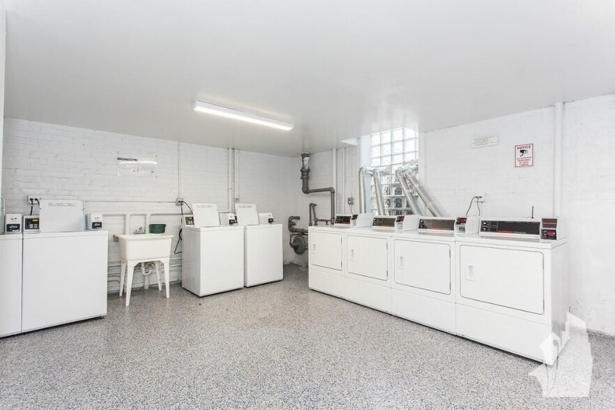 Building Photo - 2600 N Kimball Ave