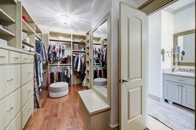 Building Photo - 514 Cortlandt St