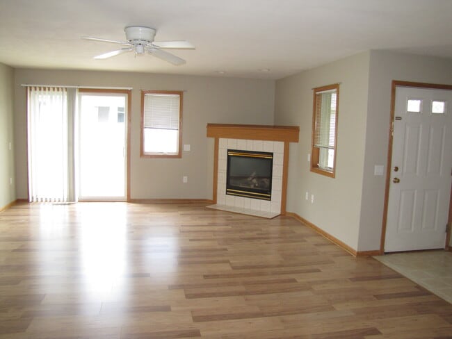 Building Photo - 405 Llanos St