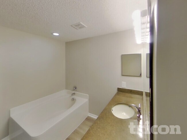 Building Photo - 10323 Frog Pond Dr