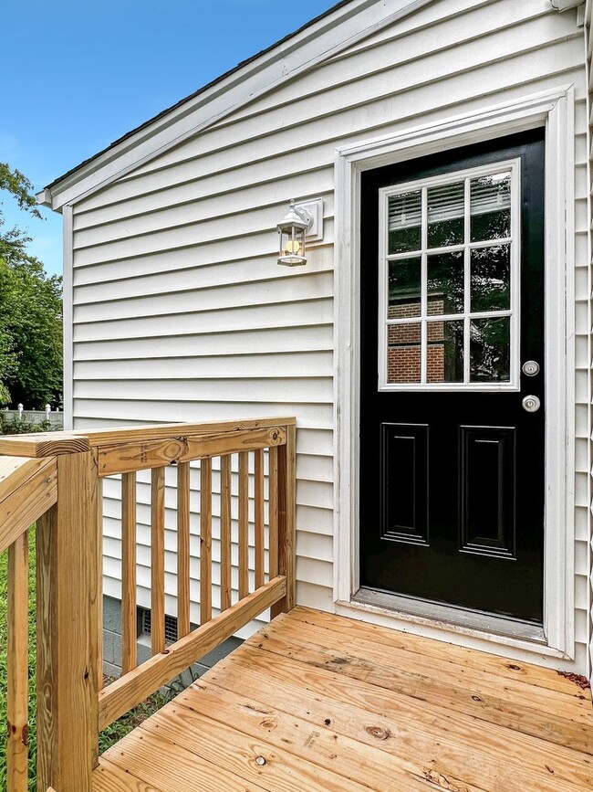 Building Photo - Fully Renovated 3-Bedroom Gem in West End ...