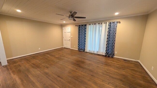 Building Photo - Spacious 4BR Home in Gardendale – Flexible Layout & Massive Backyard!