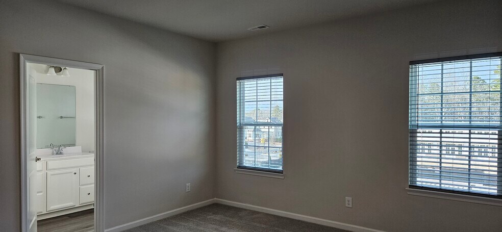 Building Photo - 504 Whitehall Cir