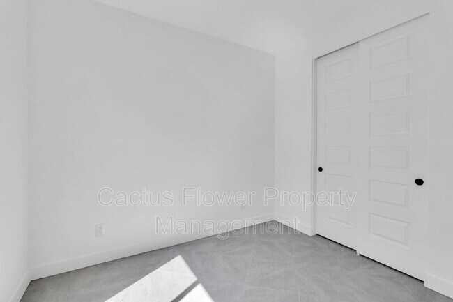 Building Photo - 13281 W Crimson Ter