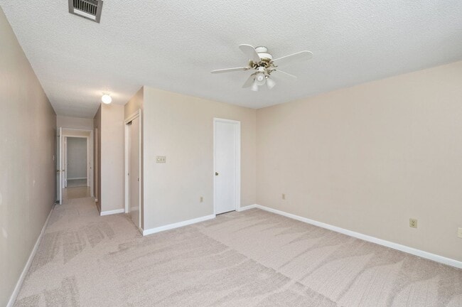 Building Photo - Waterfront Condo!