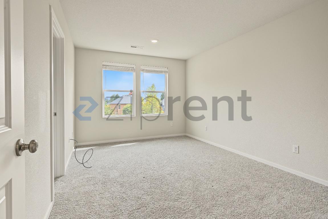 Building Photo - Unit