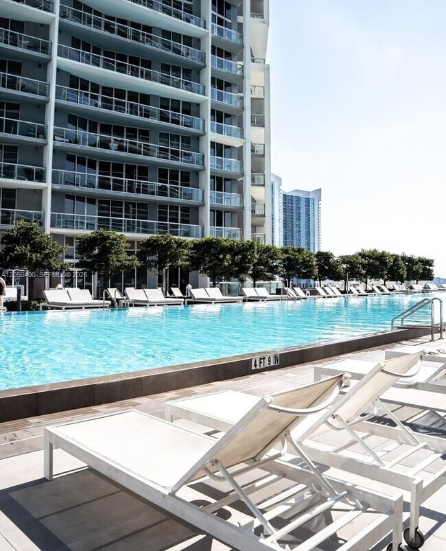 Building Photo - 475 Brickell Ave