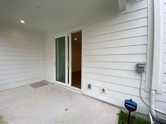 Building Photo - Brand New Craftsman Style Constructed Town...