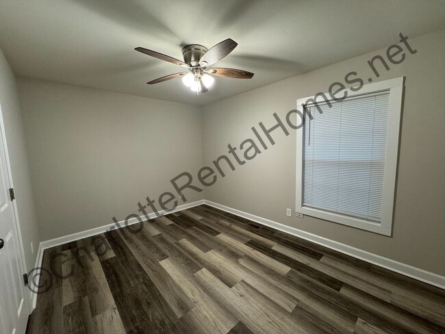 Building Photo - 3 bedroom home in Charlotte!