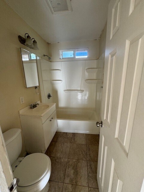 Building Photo - 1415 W 227th St