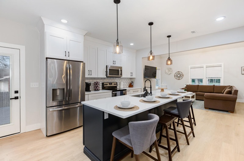 Building Photo - 607 Kenmore Ave