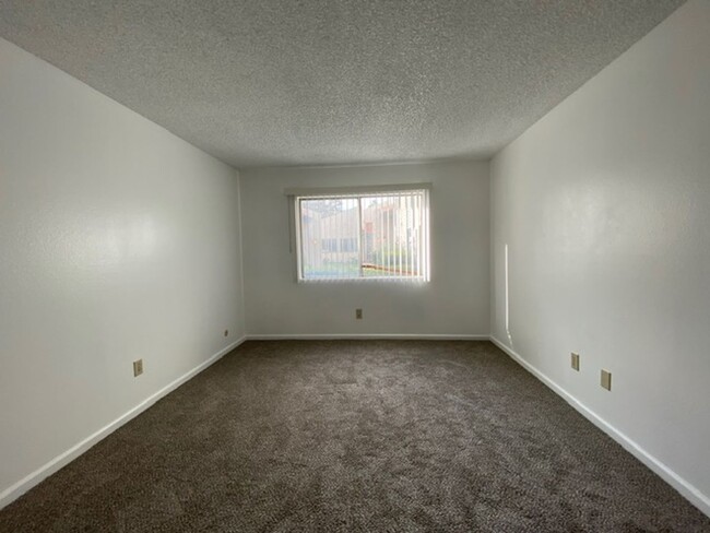 Building Photo - Completely Remodeled Colton Condo in Gated...